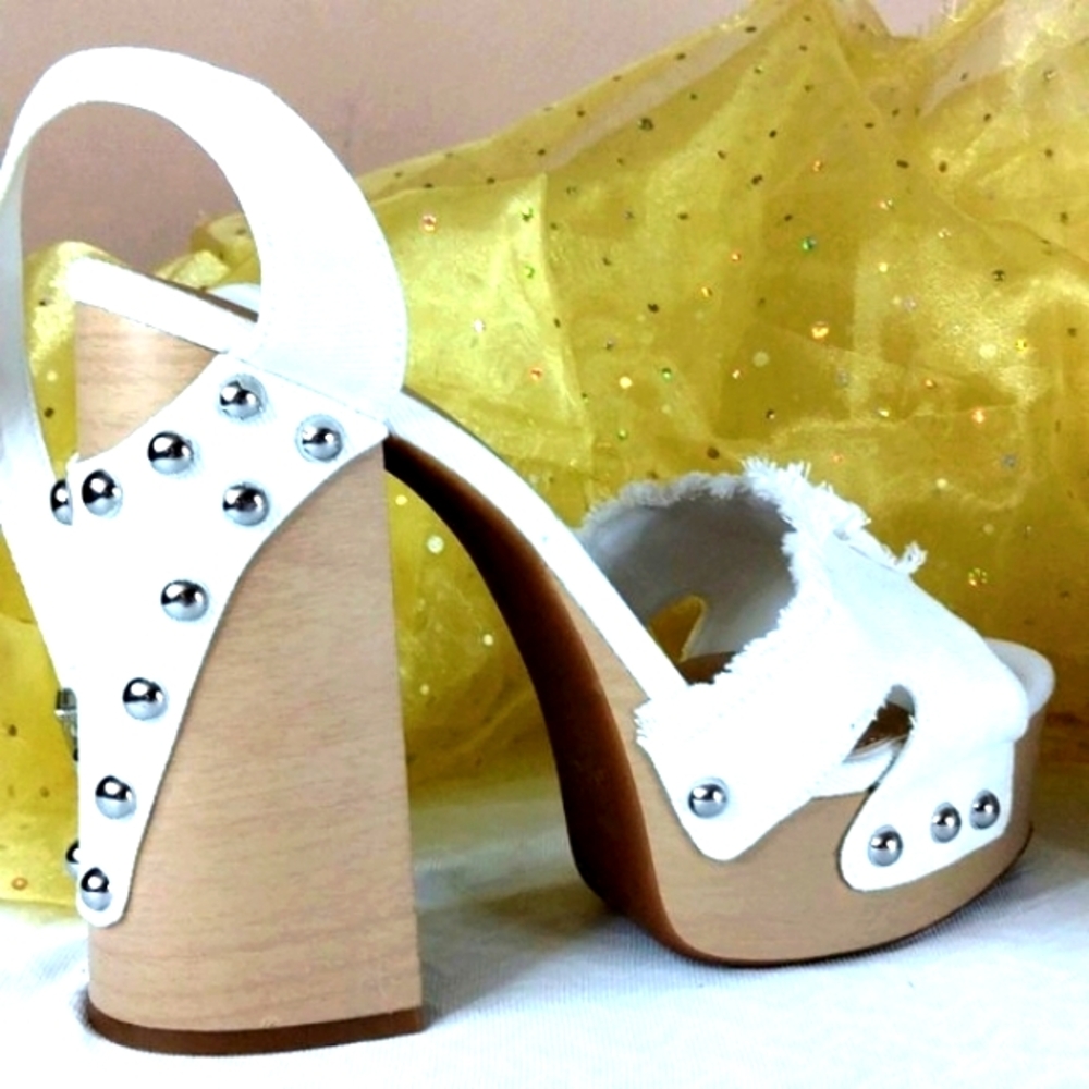 Gianni Bini NWT White Denim Studded Platform Sandals 9.5 Buckle Closure. - Picture 2 of 16